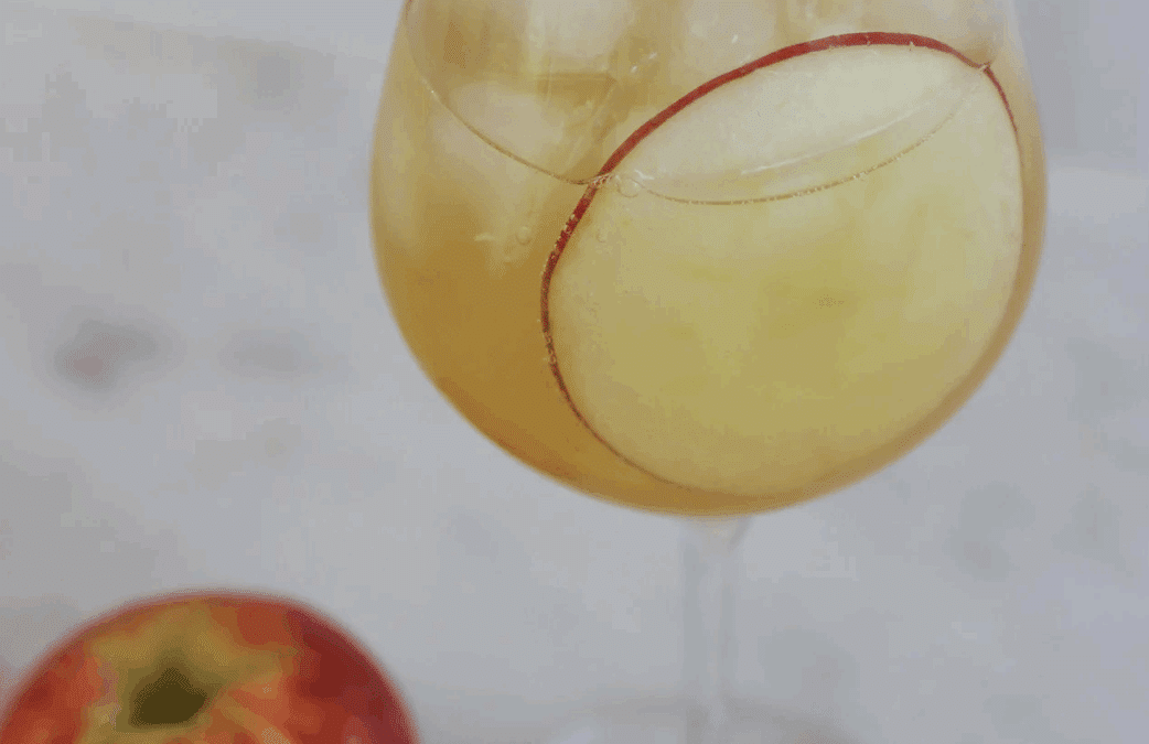 Fall Cocktail Idea: Apple Cider Spritz