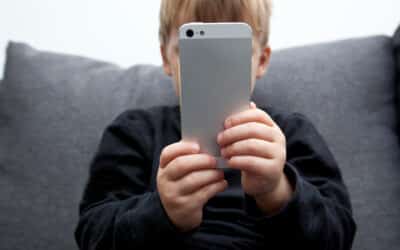 Giving Your Child a Phone? 5 Expert Tips to Make It a Healthy Transition